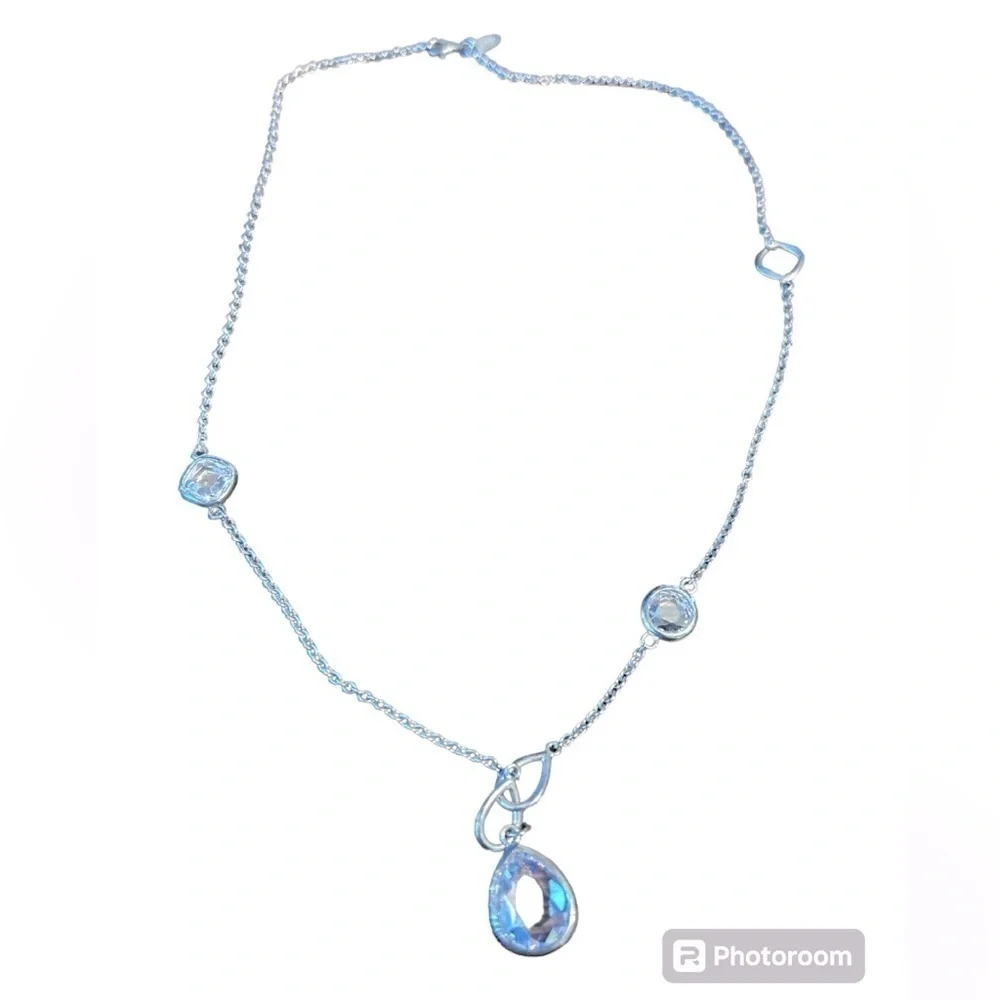 Teardrop Necklace with 2 smaller stones. 925 silver